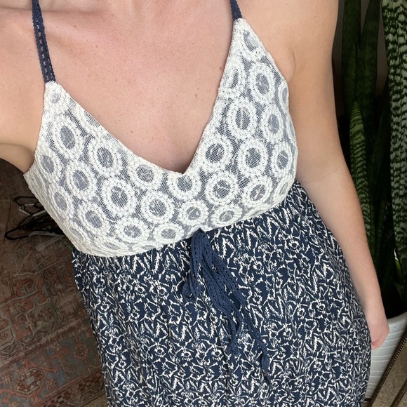 Boutique Maxi Dress Boho Lace Flowy Style Cross-back - Picture 4 of 4